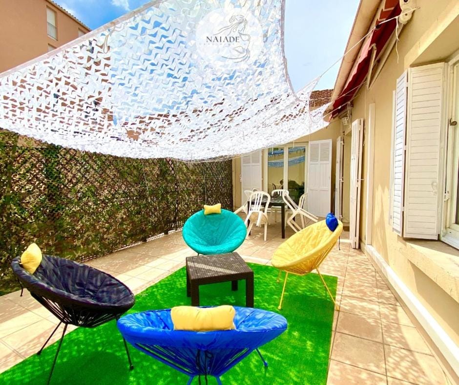 Patio, sunbed