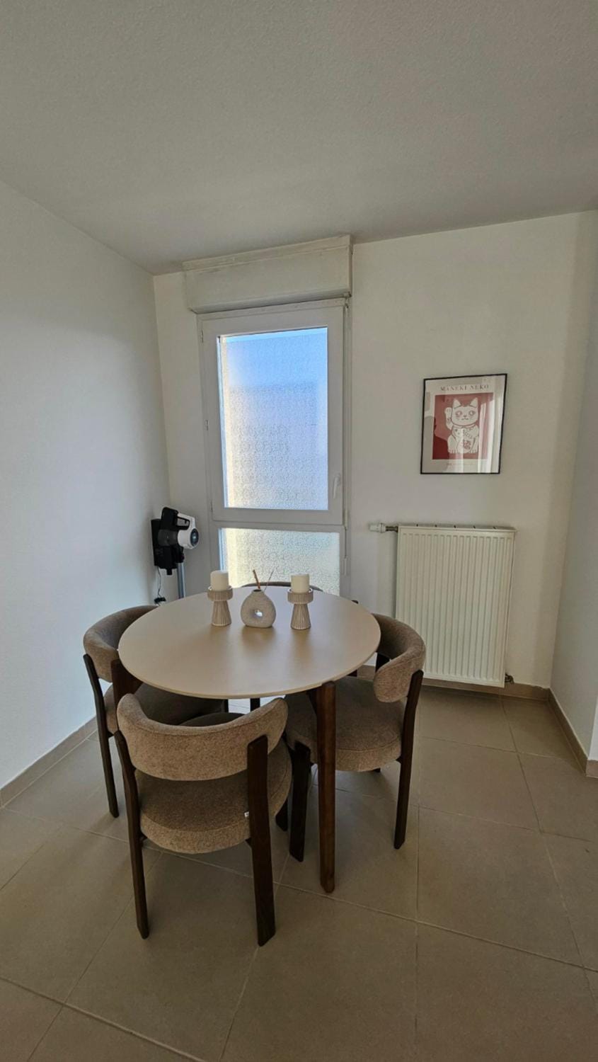 Seating area, Dining area