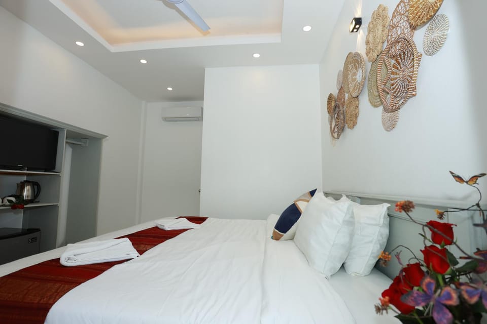 Bed, TV and multimedia, Photo of the whole room, Bedroom, wardrobe, air conditioner
