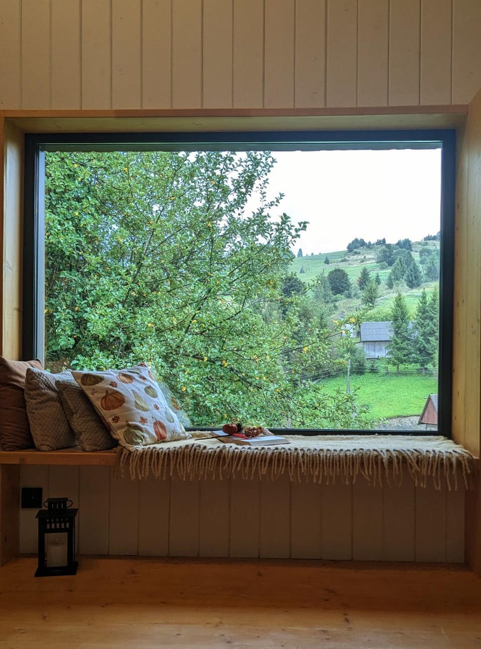 Living room, Mountain view