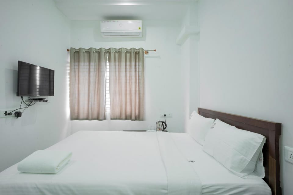 View (from property/room), Photo of the whole room, Bedroom, Food, room service