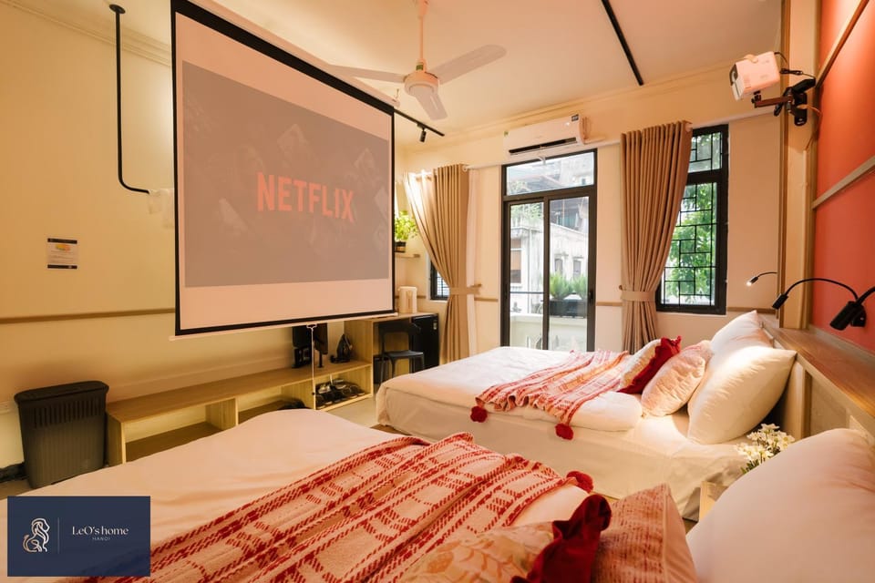 Communal lounge/ TV room, Bed, TV and multimedia, Photo of the whole room, Evening entertainment, Bedroom, towels, air conditioner