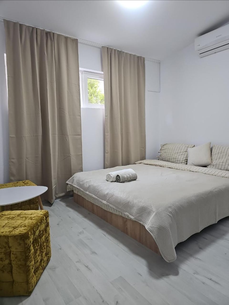 Apartament duplex pentru 3-4-5 persoane, Free parking, Self checkin, zona linistita Apartment in Timiș County