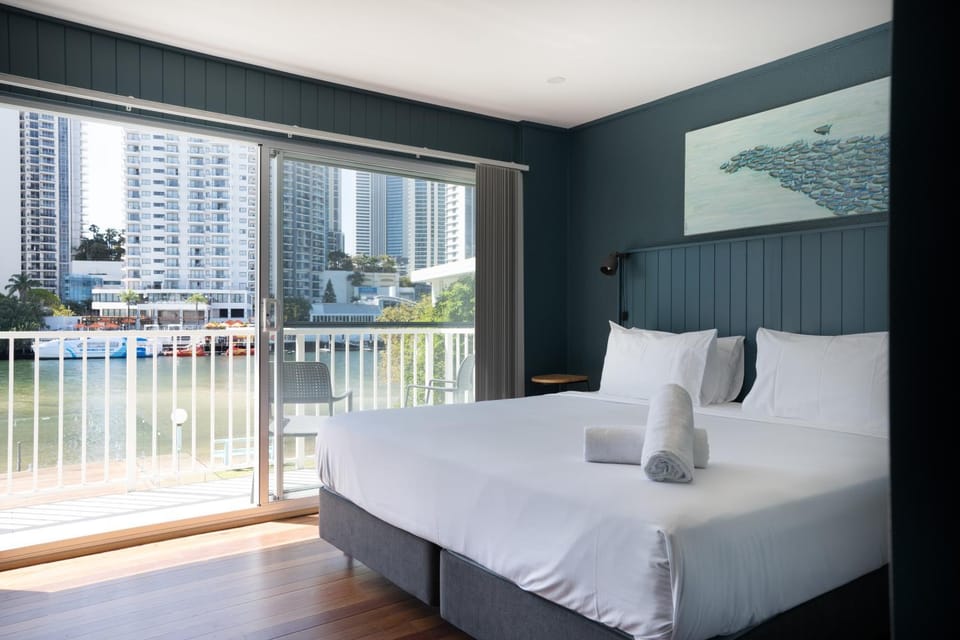 Bed, View (from property/room), Balcony/Terrace, Bedroom, Pool view, Swimming pool, towels