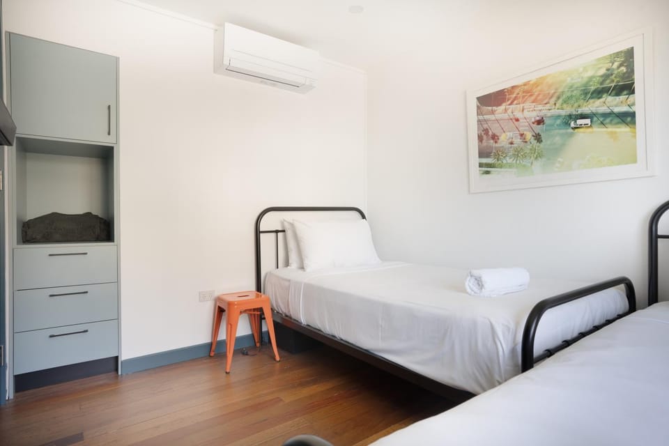 Bedroom, air conditioner