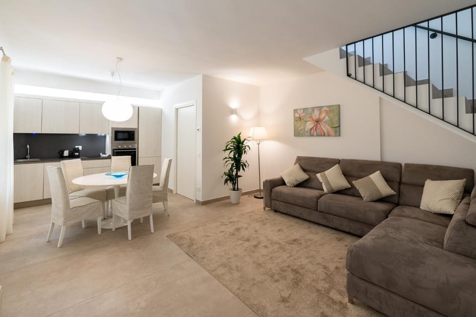Kitchen or kitchenette, Dining area, kitchen