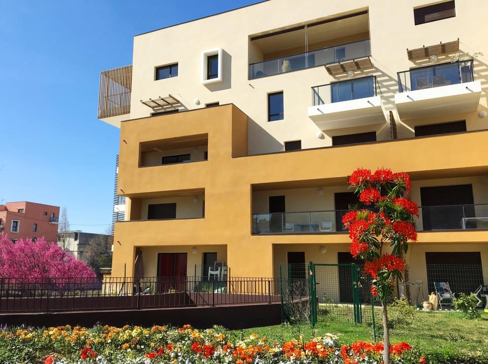 Property building, Day, Garden, Garden view