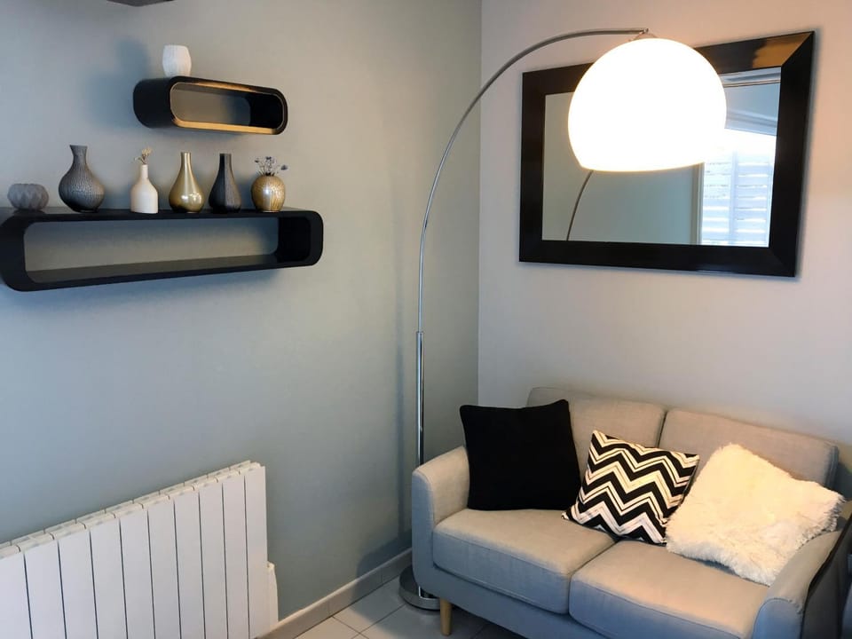 Living room, Seating area, internet