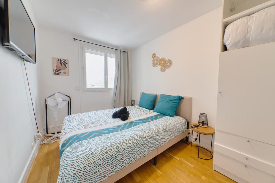 Bed, Bedroom