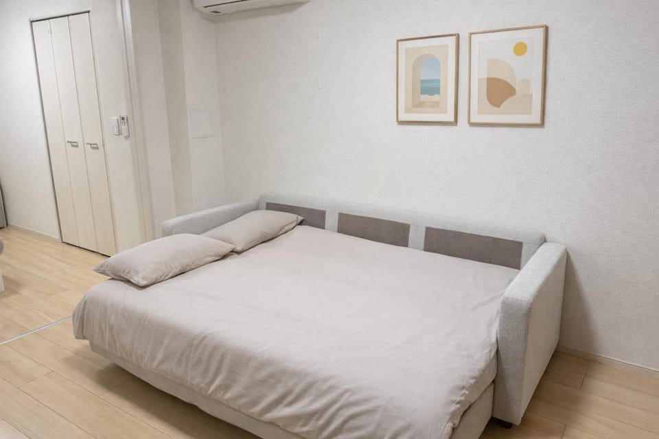 Bed, Photo of the whole room, wardrobe