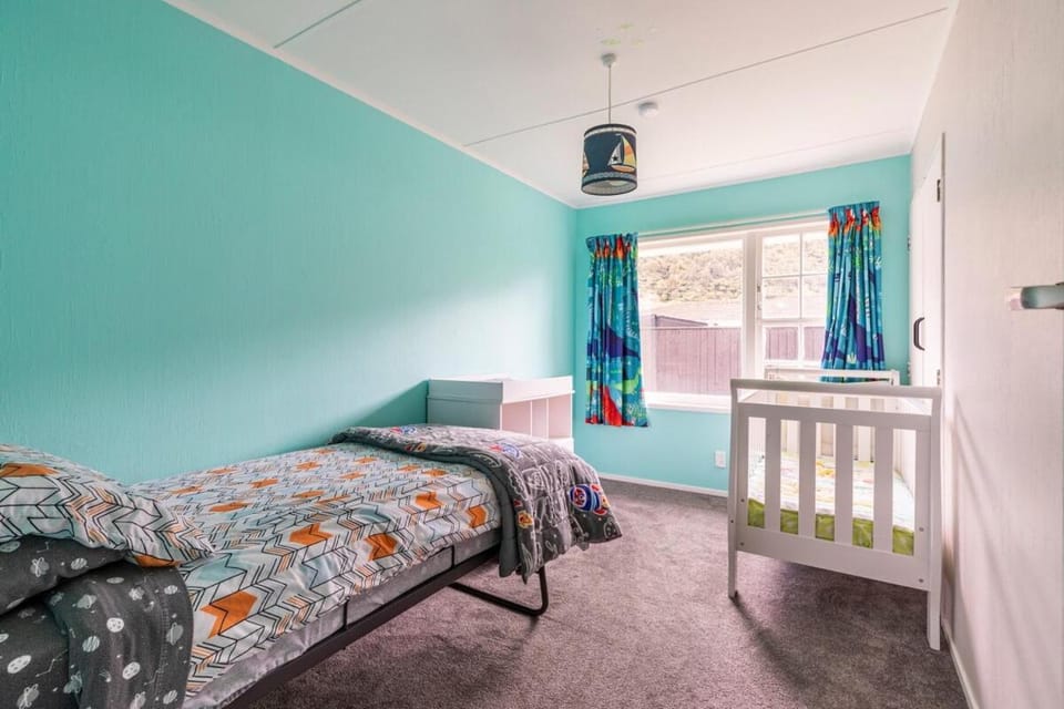Home away from home 4 bedroom 2 bathrooms House in Wellington Region