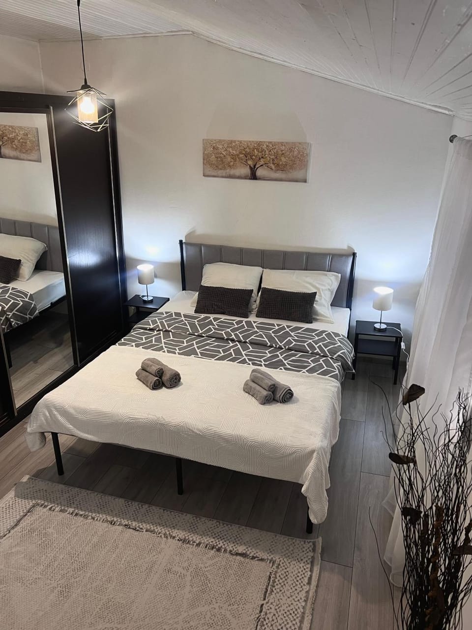 Bed, Photo of the whole room, Bedroom, towels