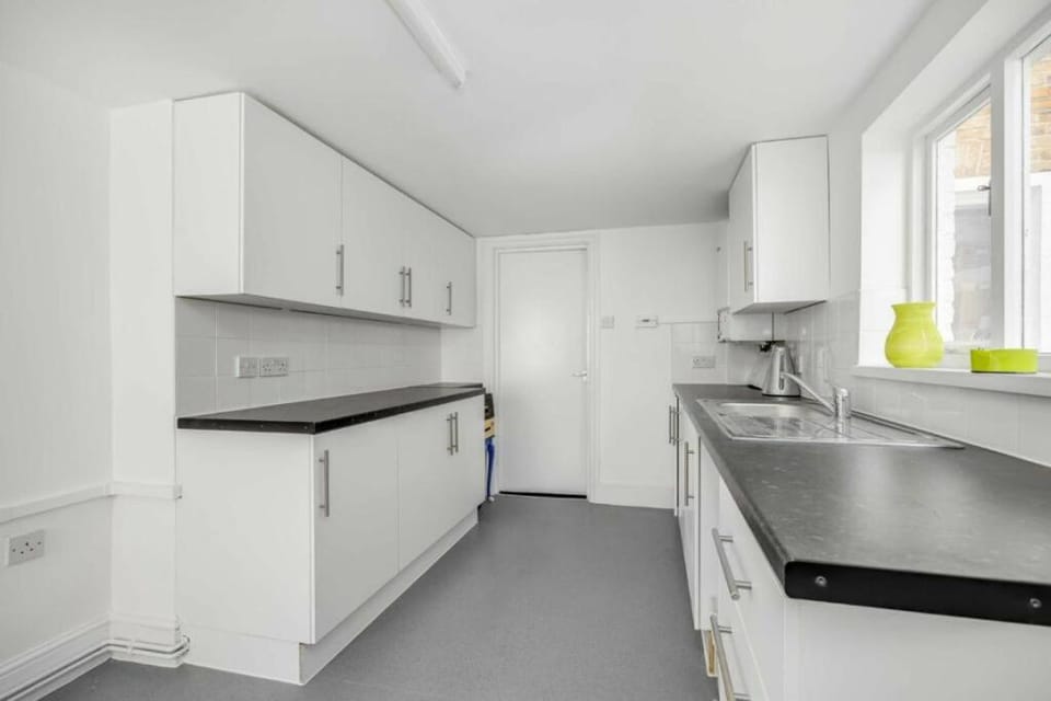 London Fulham - Entire House - 4 Bedrooms Apartment in London