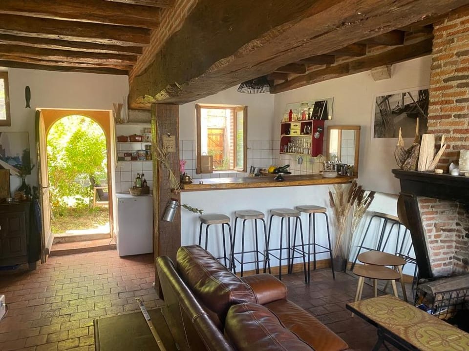 Maison de marinier les pieds dans l'eau face à la Loire House in Centre-Val de Loire