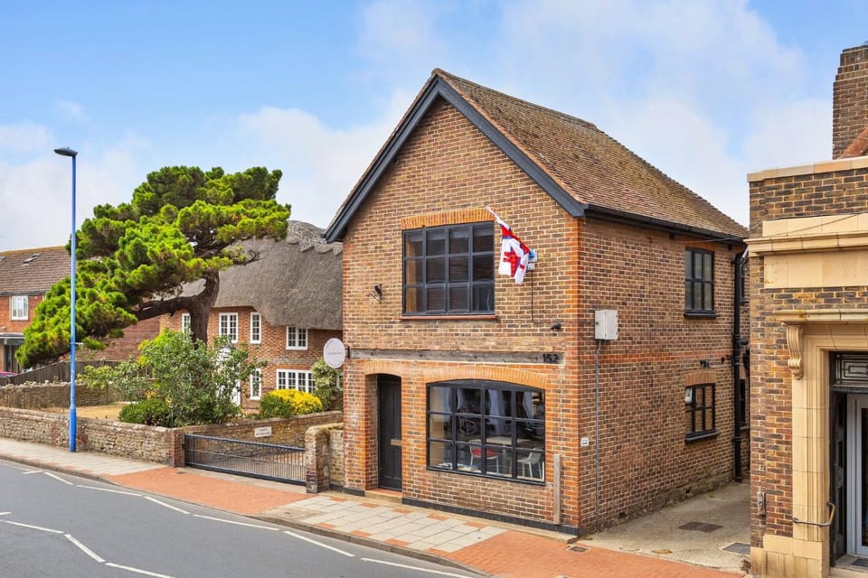 Property building, Off site, Street view