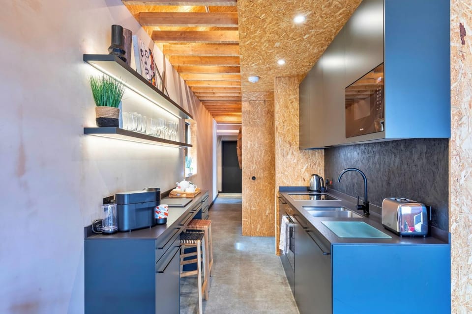Coffee/tea facilities, Kitchen or kitchenette, oven, toaster