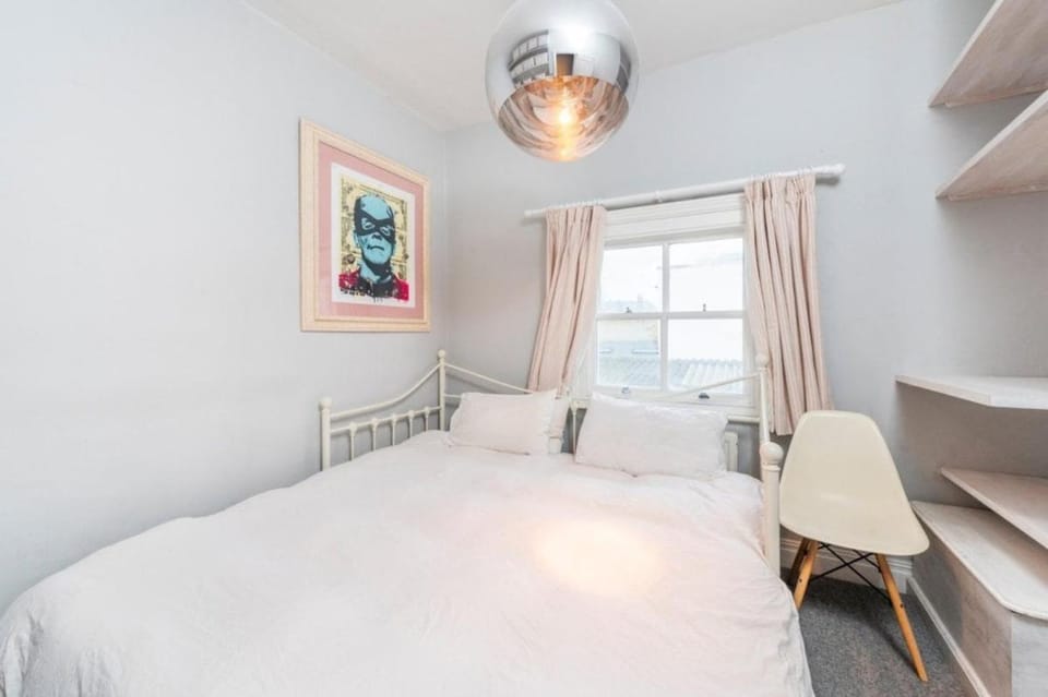 The Pink House Apartment in London Borough of Camden