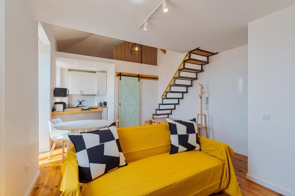 Living room, Dining area, microwave
