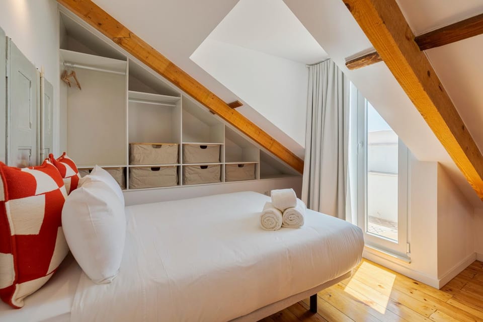 Bed, towels, wardrobe