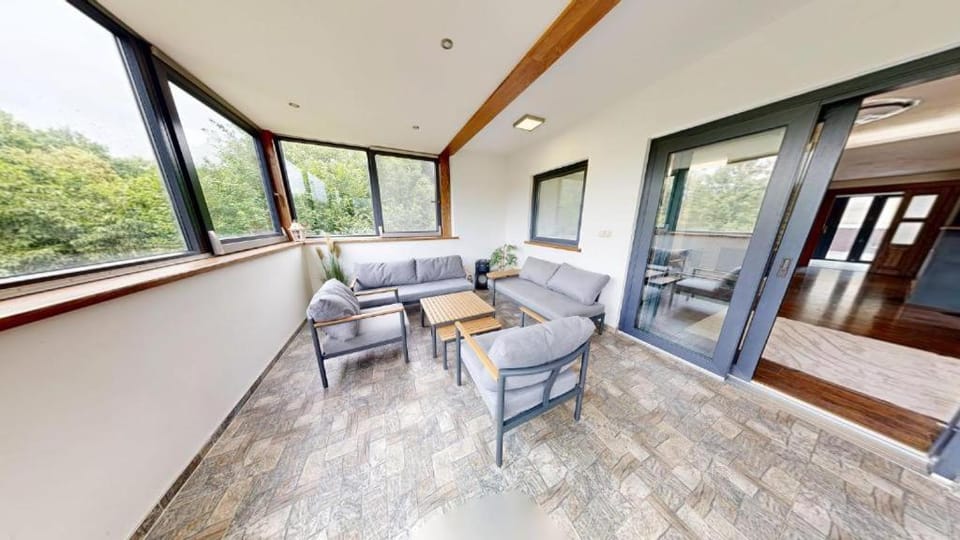 Communal lounge/ TV room, Hot Tub, Seating area