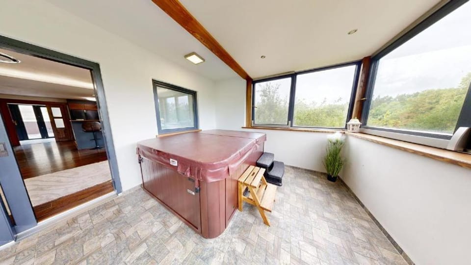 Communal lounge/ TV room, Hot Tub, Hot Tub