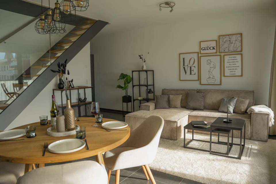 Living room, Dining area, Food
