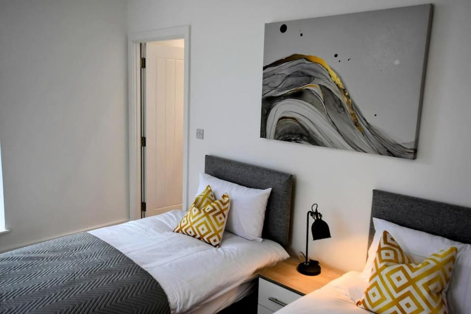 Bed, Photo of the whole room, Decorative detail, Bedroom