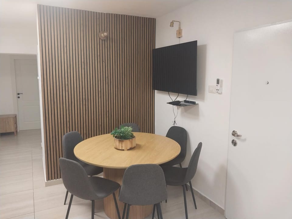 TV and multimedia, Dining area