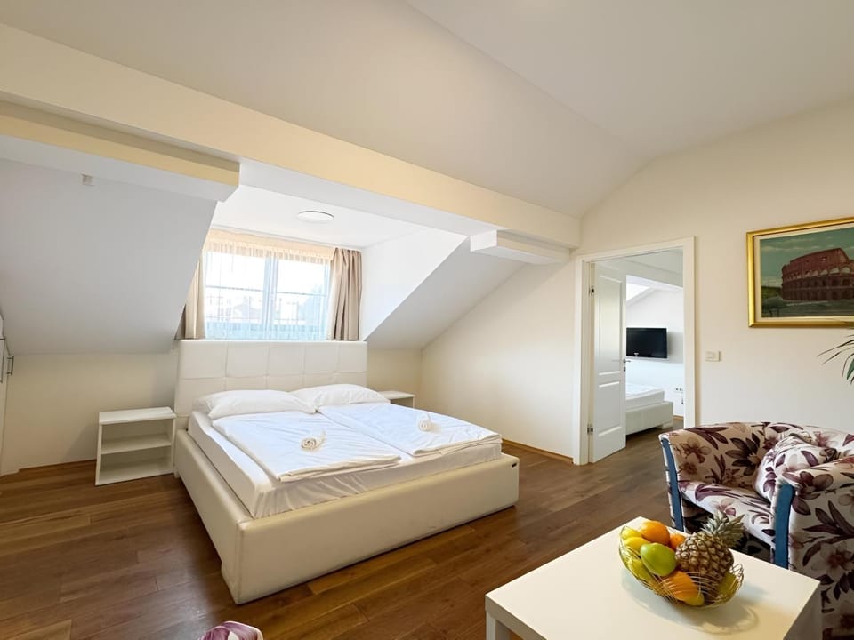 Bed, Seating area, Bedroom