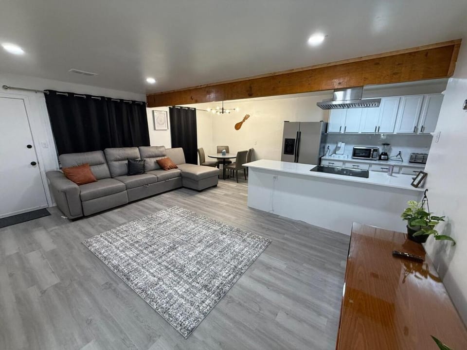 3BDR Comfort home Wt WiFi n Hottub House in Midwest City