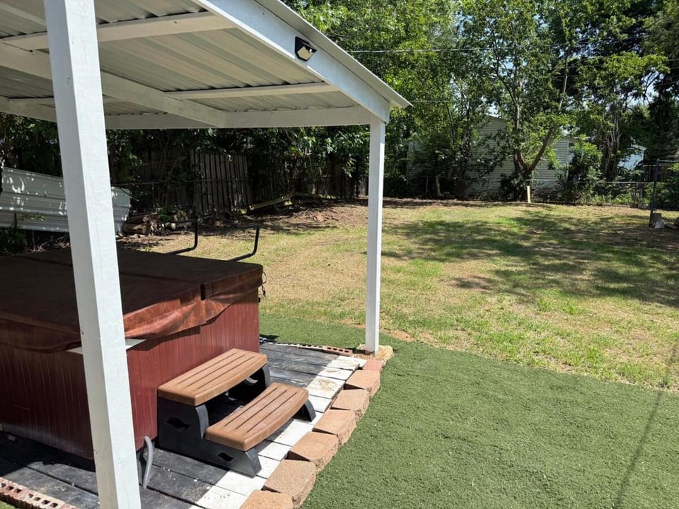 3BDR Comfort home Wt WiFi n Hottub House in Midwest City