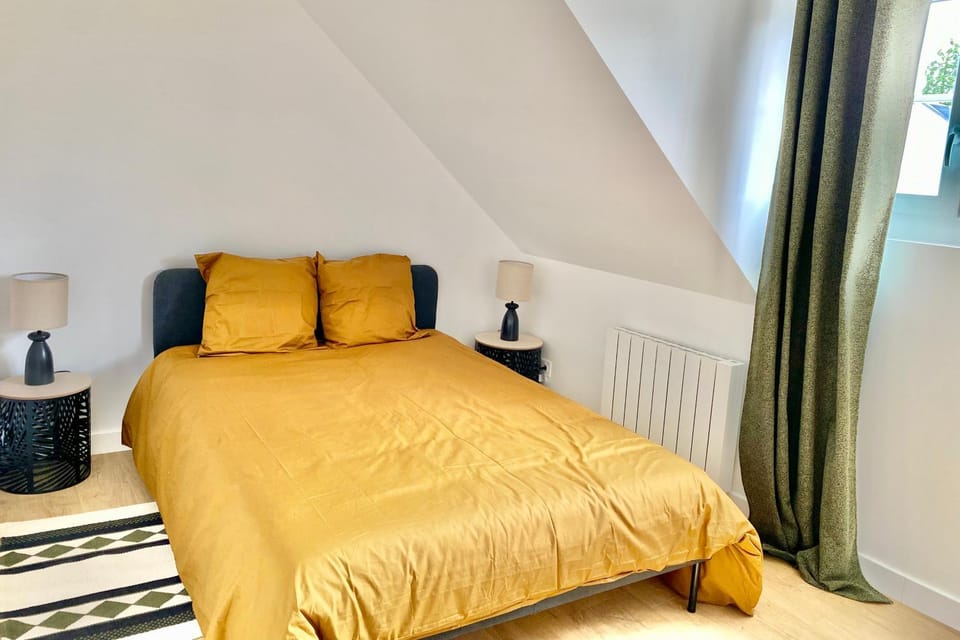 Bed, Photo of the whole room, Bedroom, internet