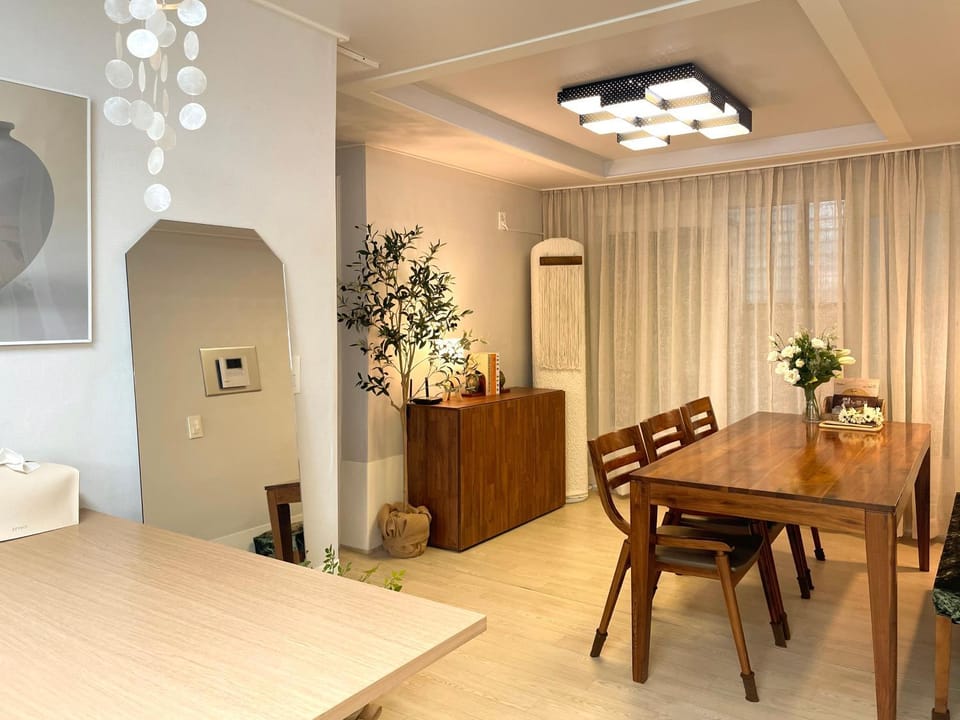 Living room, Seating area, Dining area