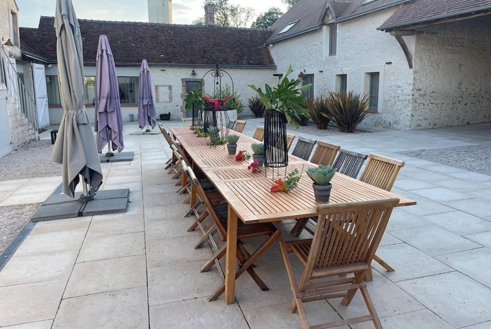 Le Verger Des Pierres Blanches,11 chambres,11 wc, 8 sdbs,pool chauffée 11 m 35p Villa in Centre-Val de Loire