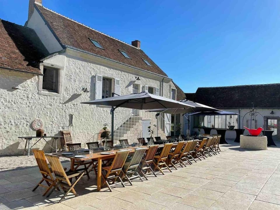 Le Verger Des Pierres Blanches,11 chambres,11 wc, 8 sdbs,pool chauffée 11 m 35p Villa in Centre-Val de Loire