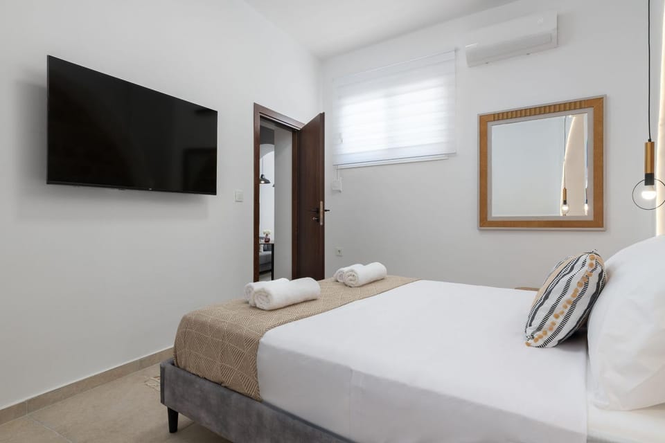 TV and multimedia, air conditioner