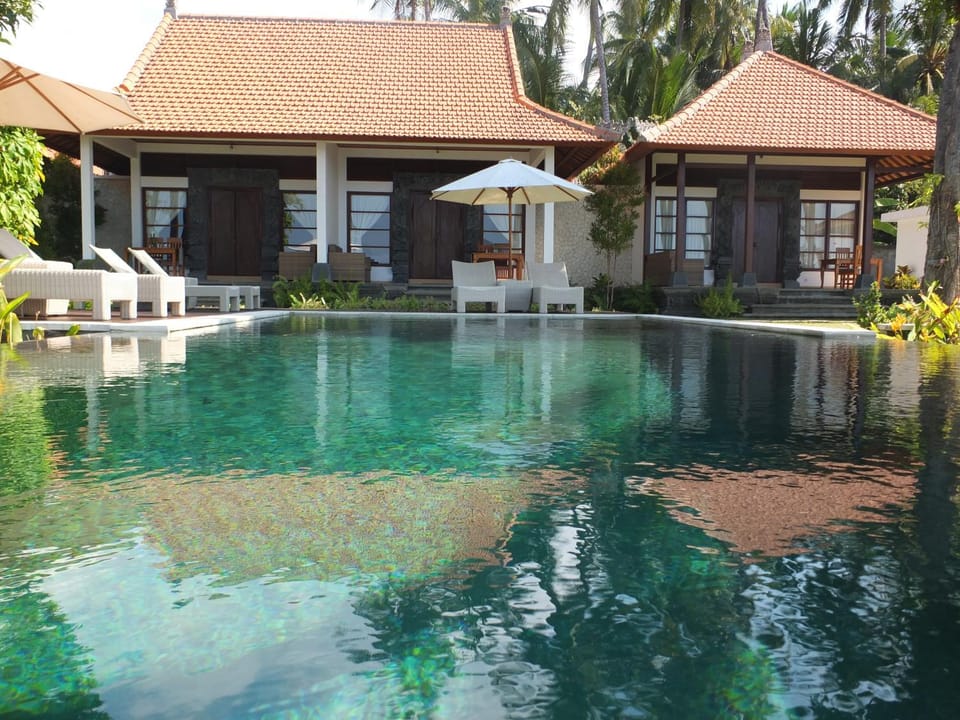 Swimming pool, Swimming pool