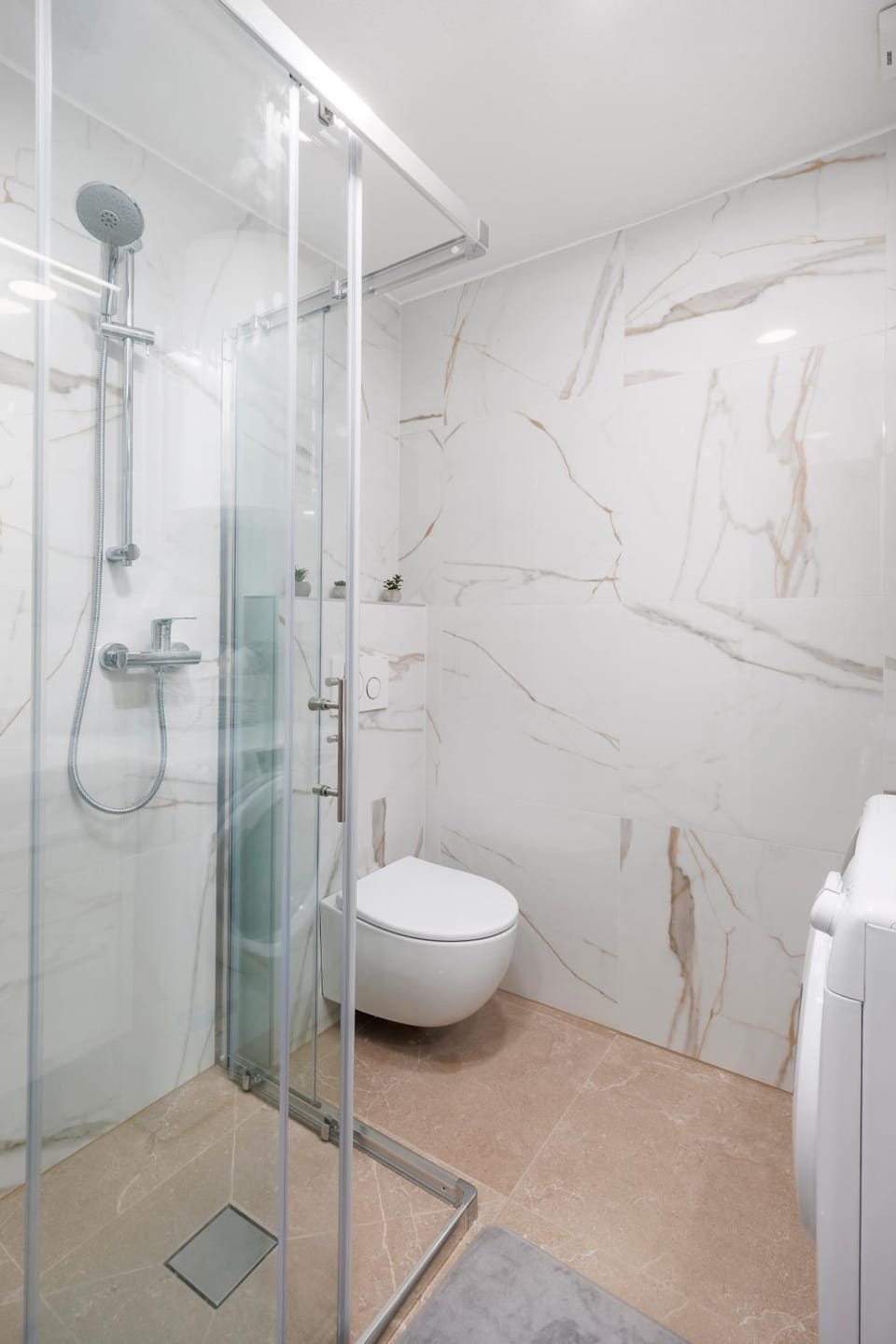 Shower, Toilet, Bathroom, towels