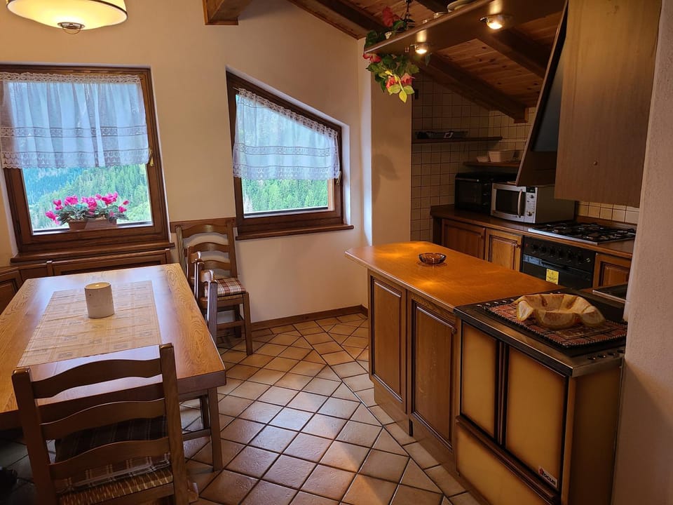 Property building, Kitchen or kitchenette, Living room