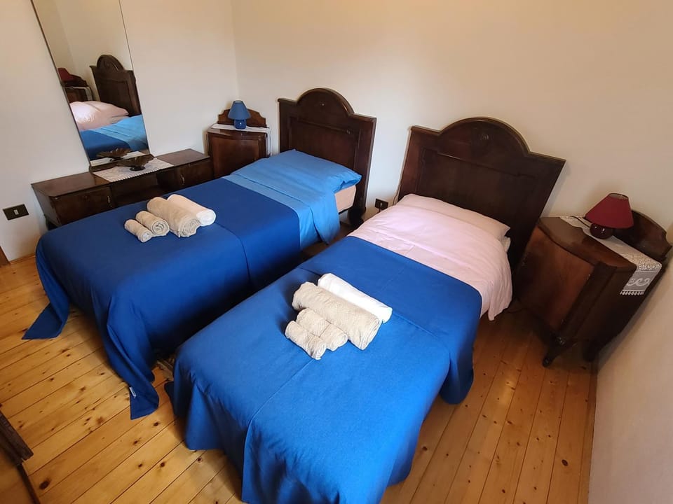 Property building, Living room, Bedroom