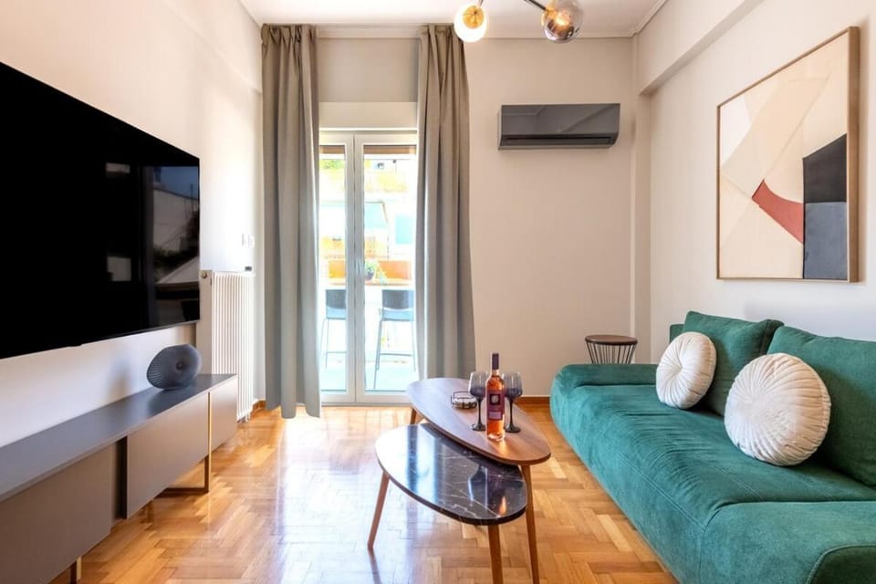 Boutique Athens Flat in Koukaki, Walk to Acropolis Apartment in Kallithea