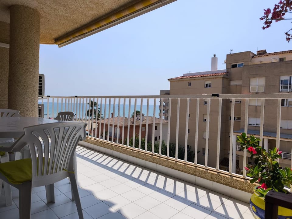 Front beach apartment Apartment in Valencian Community