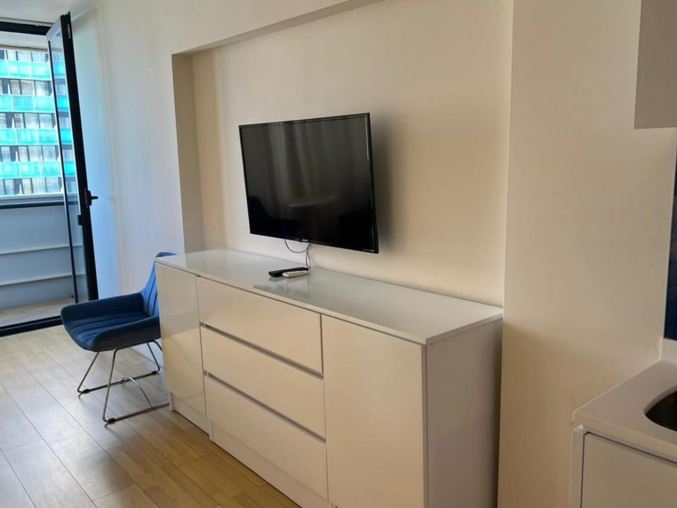 Communal lounge/ TV room, TV and multimedia, Evening entertainment, Bedroom, hair dresser