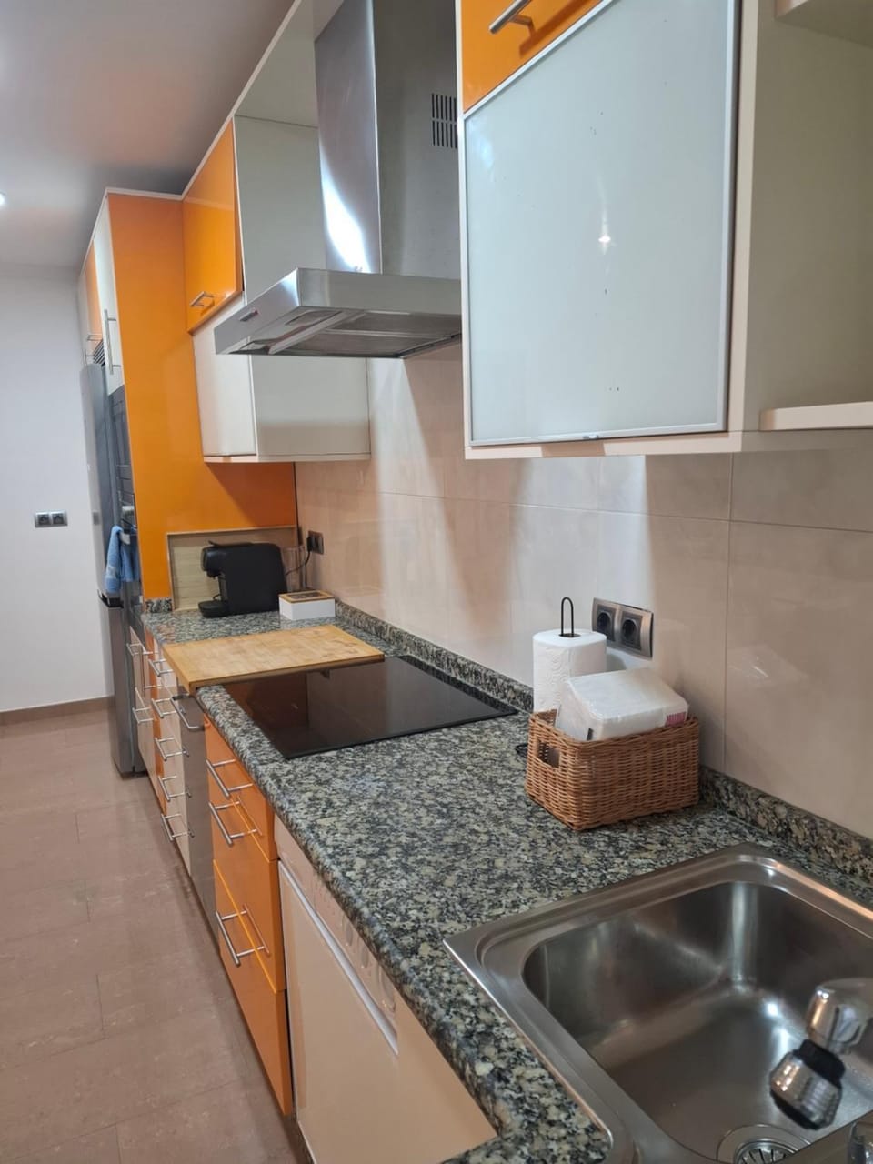 Kitchen or kitchenette, dishwasher, stove