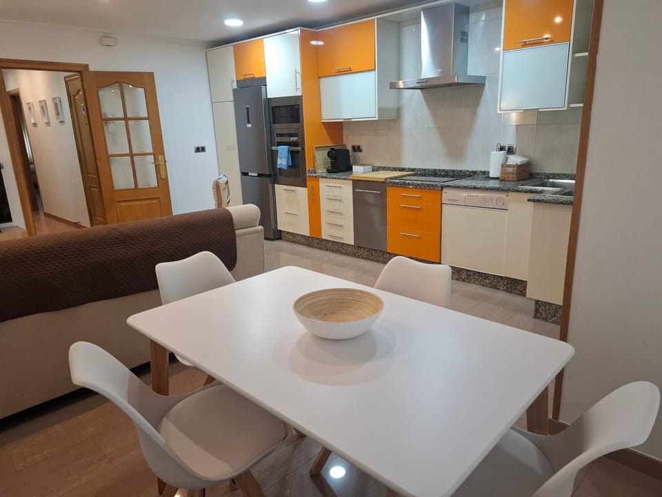 Kitchen or kitchenette, Seating area, Dining area, stove