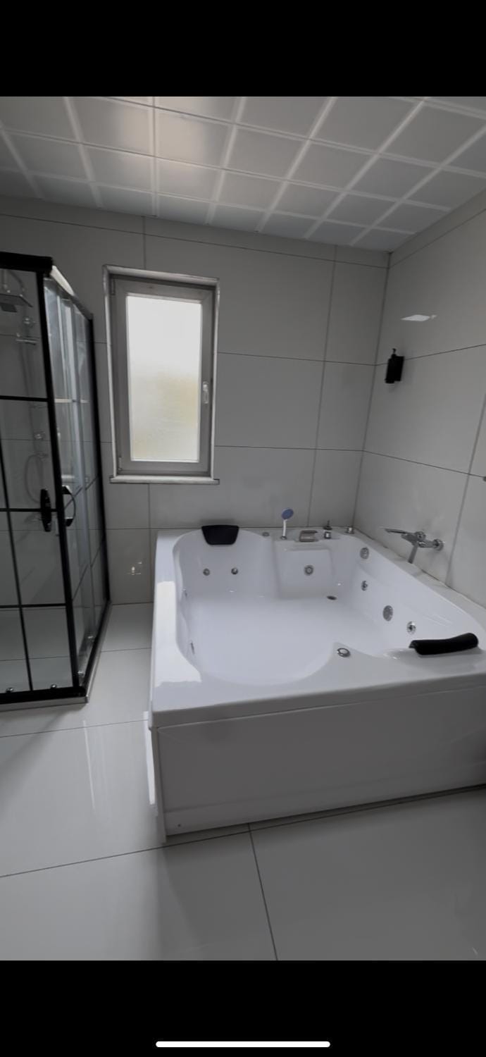 Bathroom, Bath, towels