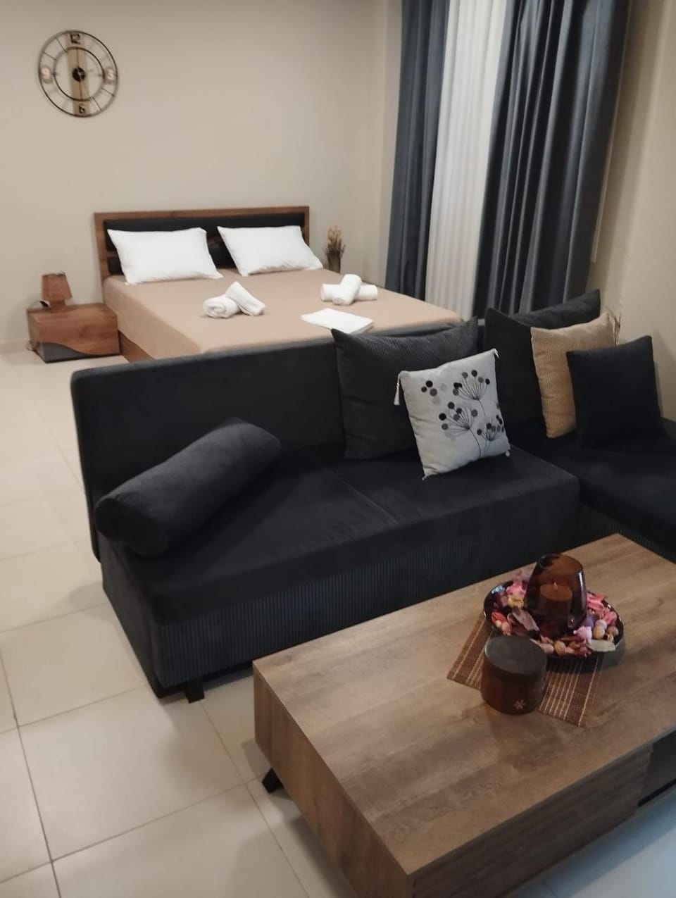 Bed, Living room