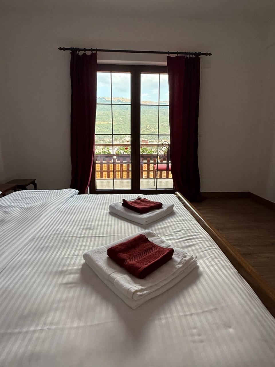 Bed, Photo of the whole room, towels