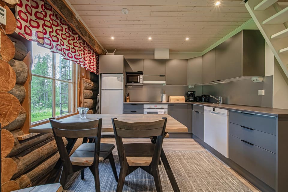 Dining area, heating, internet, pet friendly, kitchen
