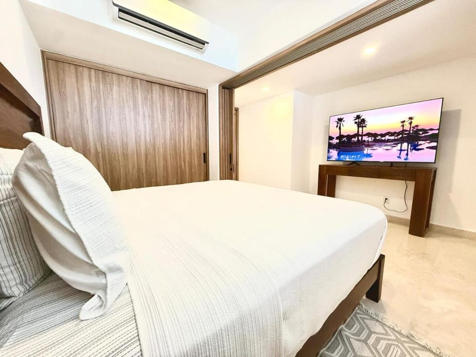 Bed, TV and multimedia, Photo of the whole room, Bedroom, air conditioner